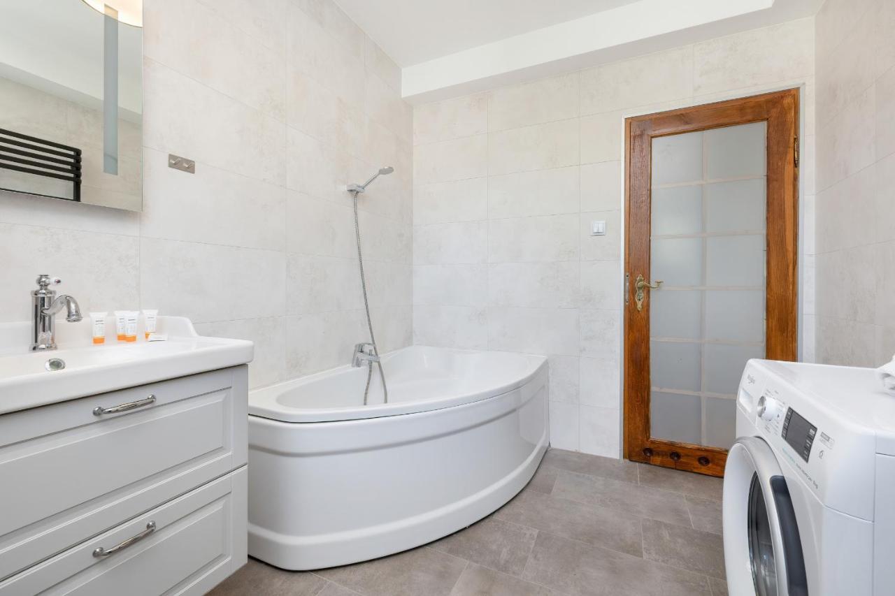 Bright & Spacious Family Apartment In Miedzyzdroje With Parking And 3 Balconies By Noclegi Renters Esterno foto